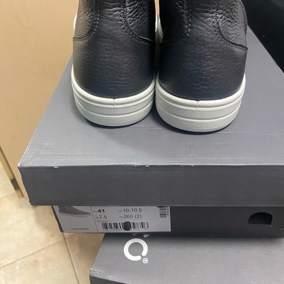 Ecco Farah metallic Grey ankle bootie/sneaker new- Size 41 - Picture 5 of 7